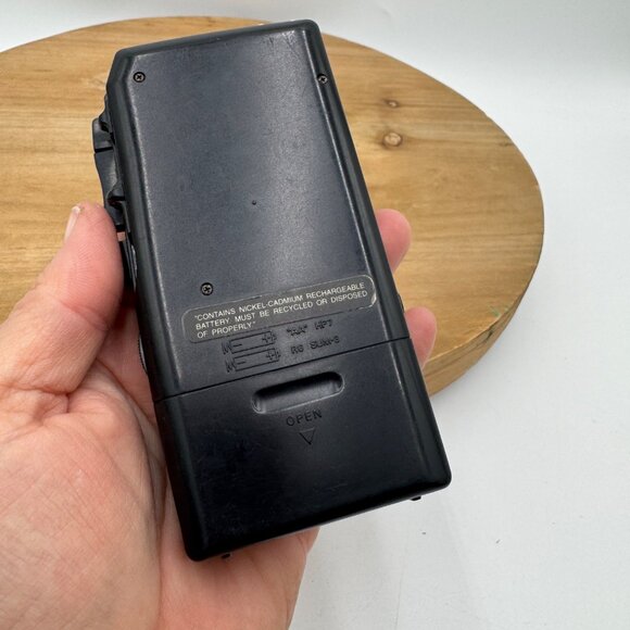 SANYO M-5699 Two Speed Micro Cassette Tape Recorder Voice movie TV prop not test - Picture 4 of 8